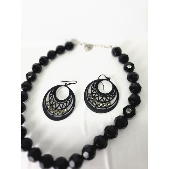 The Unbranded Brand Jewelry - Matte‎ Black Faceted Bead Necklace & Rhinestone Orbital Drop Earring Jewelry Set